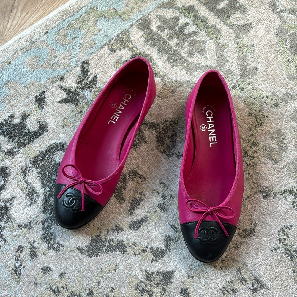 Mint condition Chanel ballet flats